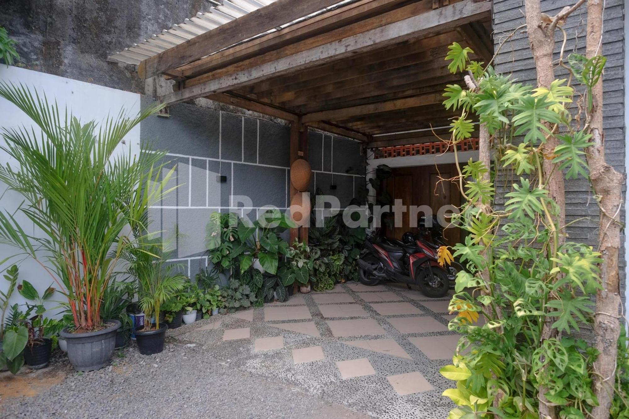 Ndliman House Near Ugm Jogja Mitra Reddoorz Hotel Kejayan Ngoại thất bức ảnh
